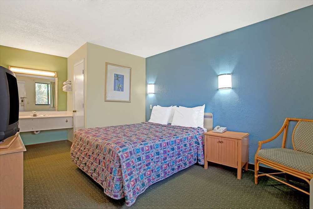 Rodeway Inn Fairgrounds-Casino Tampa Room photo