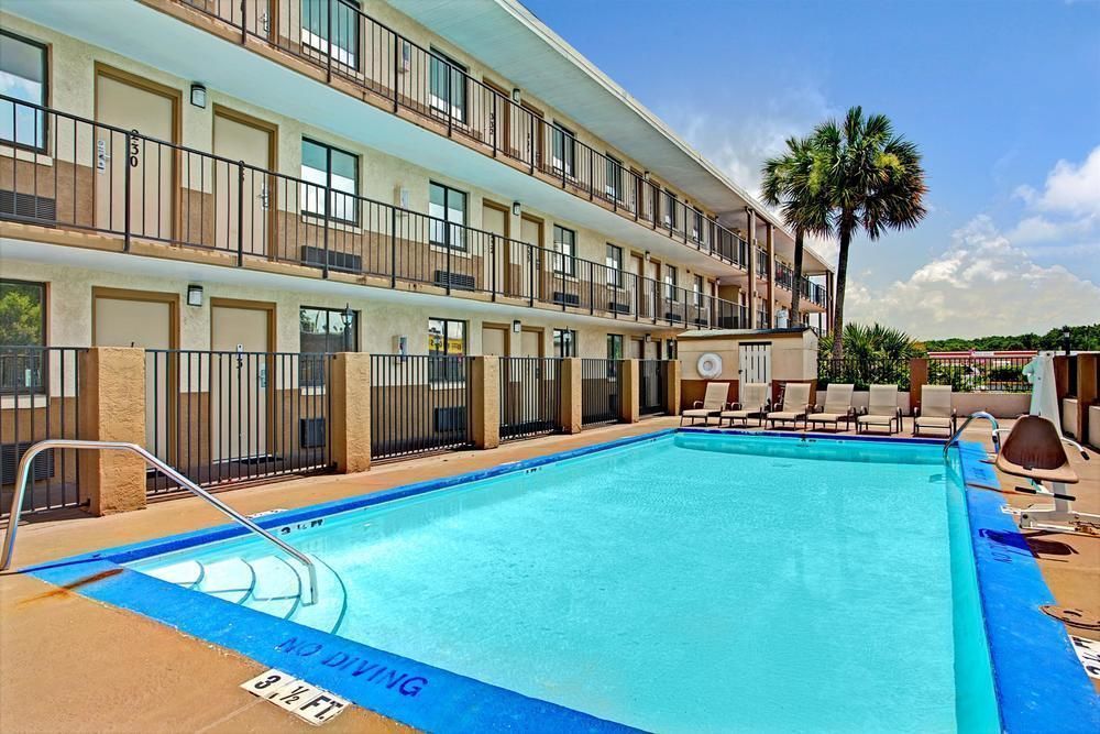 Rodeway Inn Fairgrounds-Casino Tampa Exterior photo